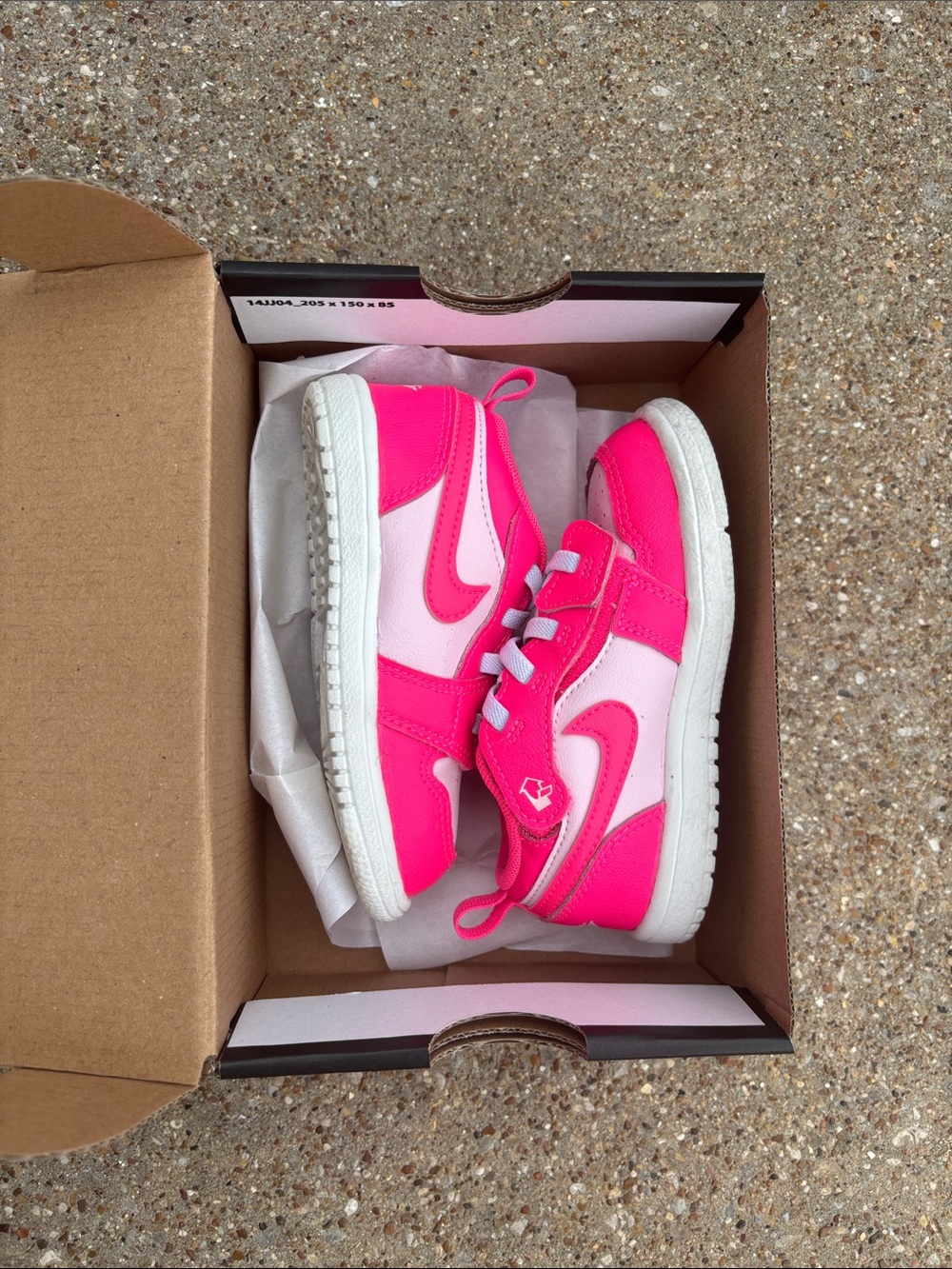 🩷 Kids Pink Nike Athletic Sneakers - Vibrant Pink Casual Shoes- Jordan low ALT